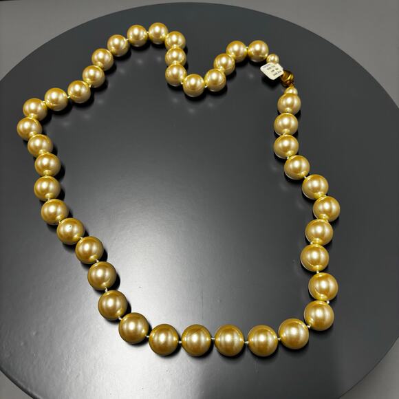 Ann Taylor Faux Pearl Statement Necklace Gold Beads NWT - Picture 9 of 13